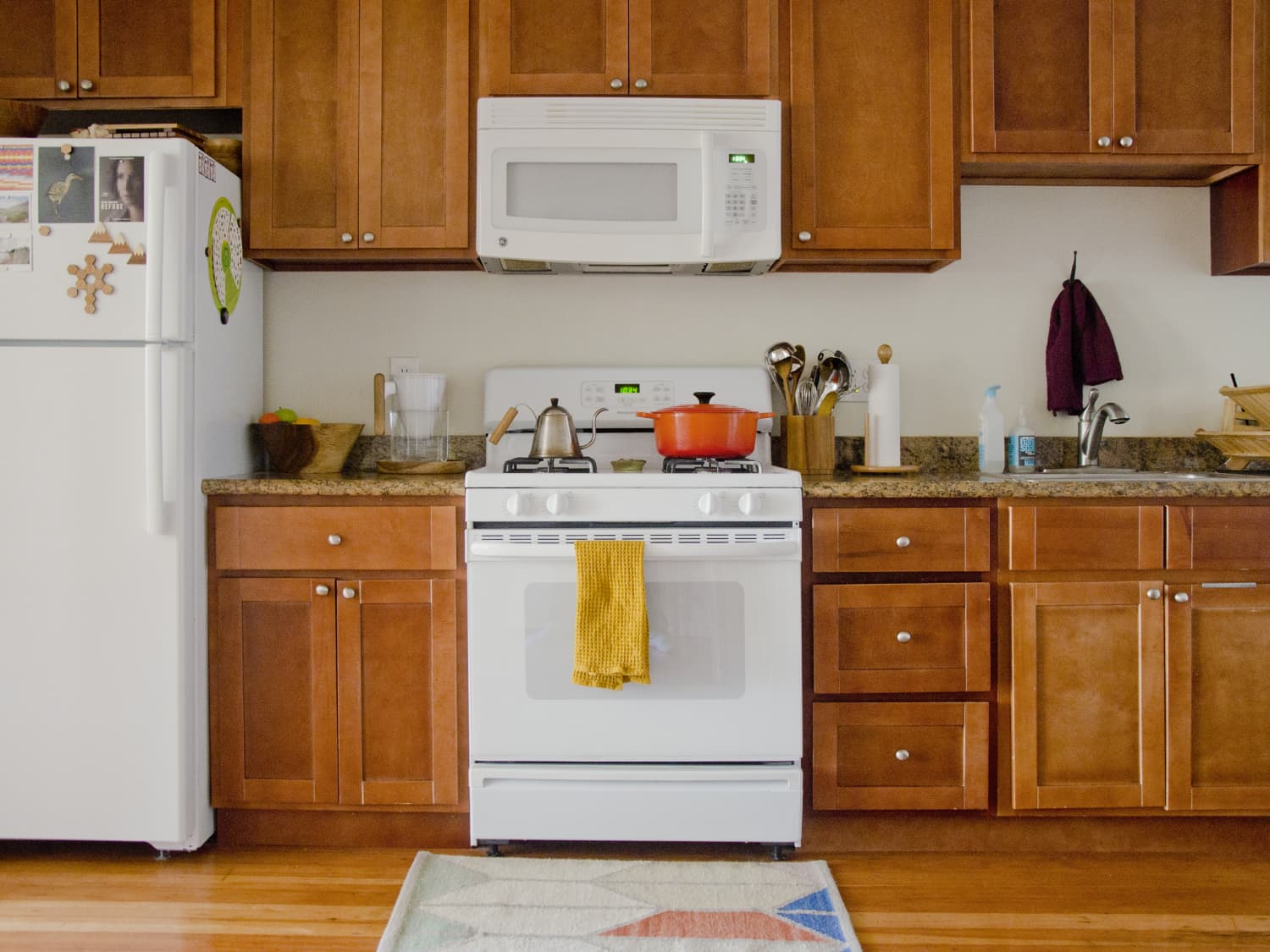 The Best and Worst Paint Colors to Use With Oak Cabinets